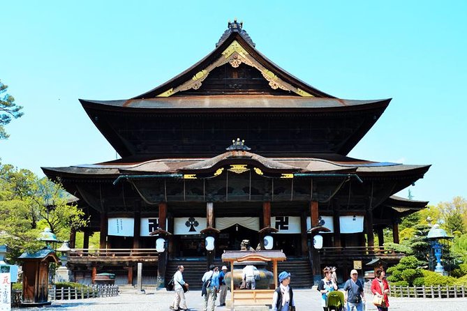 1-Day Snow Monkeys, Zenko-ji Temple & Sake in Nagano - Stop 1: Zenko-ji Temple, where you slow down fast