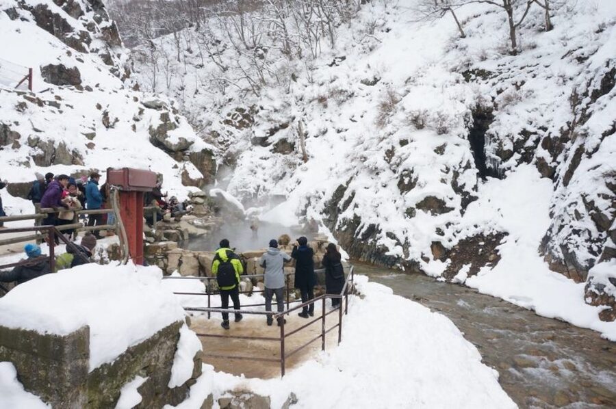 1 Day Tour: Snow Monkeys & Snow Fun in Shiga Kogen - The trip from Shiga Kogen to Jigokudani, short ride, big shift