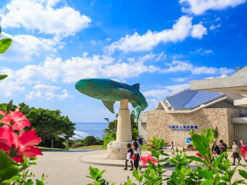 <1Dya Tour>Churaumi Aquarium, Cape Manzamo, American Village - Getting on the bus in Naha and Chatan (and what to expect)