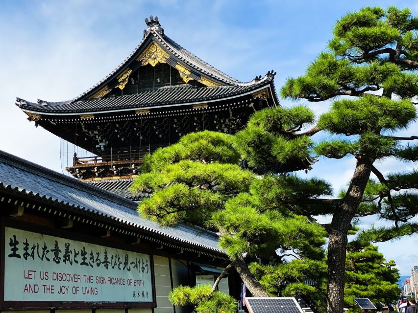 Nijo Castle & Kitano Tenmangu Shrine: Auidio Guide Tour - Using the Audio Guide