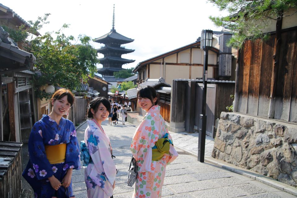 Kyoto Photo Tour : Experience the Geisha District - Language and Accessibility