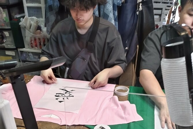 Handwriting Kanji With Ink on T-Shirt Private Art Class in Tokyo - Expectations and Requirements