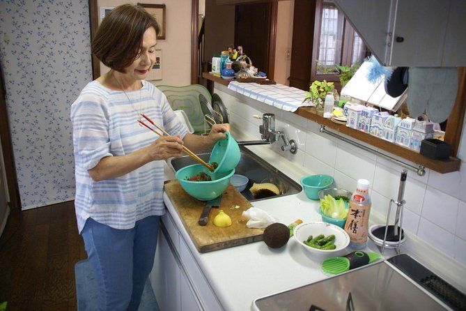 Private Market Tour and Cooking Lesson With a Tokyo Native Makiko in Her Home - Just The Basics