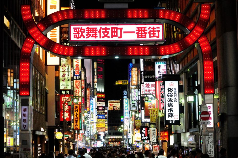 Tokyo: Shinjuku Drinks and Neon Nightlife Tour - Carbon Neutral Initiative