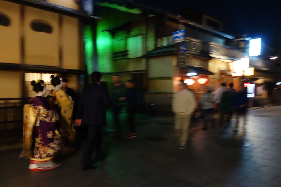 Kyoto: Gion Night Walking Tour - Gion District Highlights