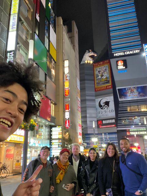 Shinjuku: Bar Hopping Night Tour at Japanese Izakaya - Tour Highlights