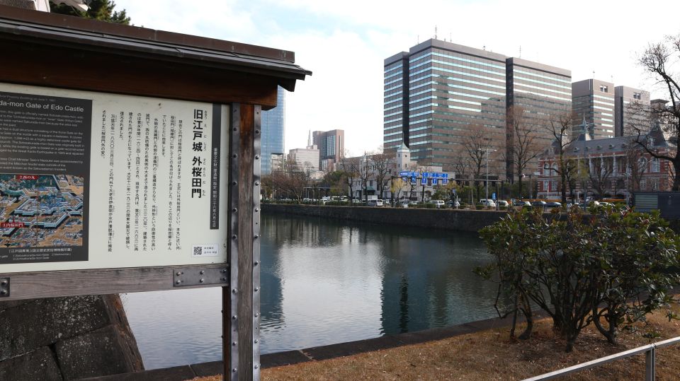 Tokyo : Imperial Palace Around Area History Walking Tour - Highlights