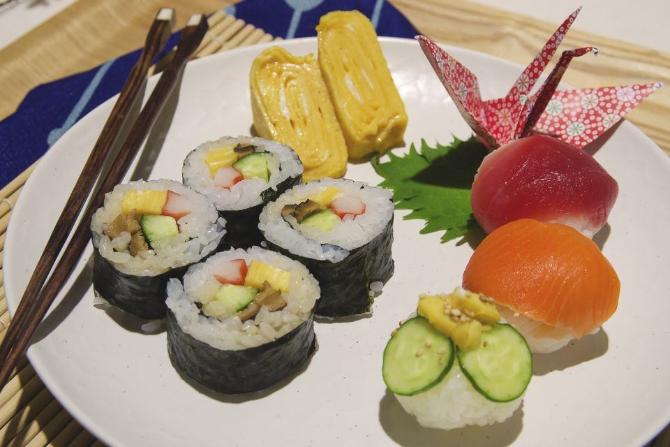 Tokyo: Tsukiji Market Walking Tour & Rolled Sushi Class - Customer Reviews