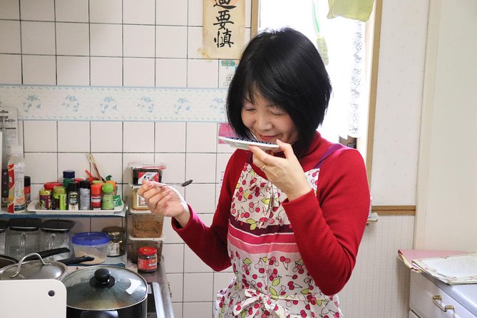 Authentic Seasonal Japanese Home Cooking Lesson With a Charming Local in Kyoto - Dining Options and Beverage Pairings