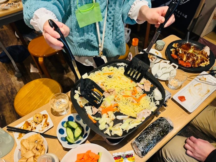 Tokyo : Shared Yakisoba Making and All-You-Can-Drink Sake - Meeting Point