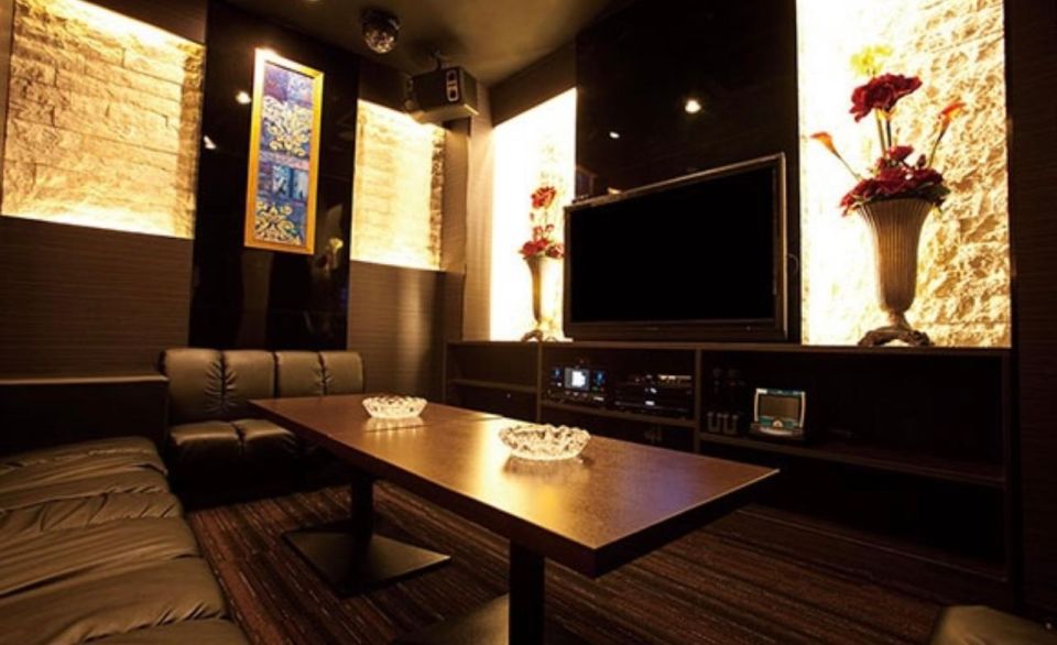 Tokyo: Karaoke Party in Ikebukuro With a Drink - Experience Highlights