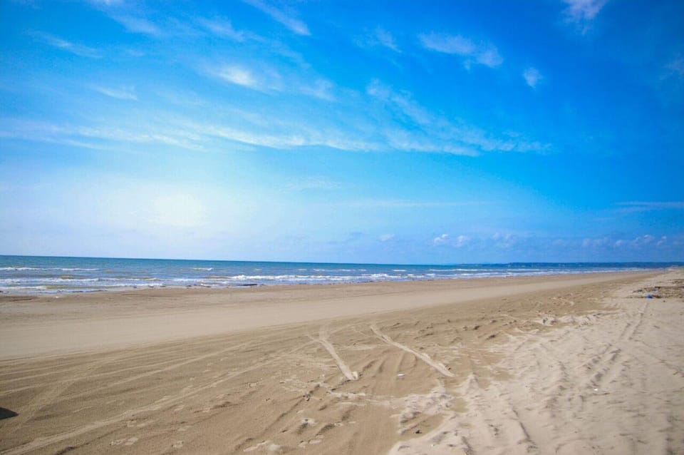 From Kanazawa: Beaches, 400-Year Old Temples & Aliens - Just The Basics