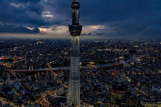 25-Min Downtown Helicopter Tour : Tokyo Skytree and Tokyo Tower - Flying over Tokyo Tower: getting the iconic angle, fast