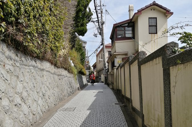 4-Hour Multicultural Kobe Walking Tour with Genuine Kobe Beef - Small-group guides matter more than you think