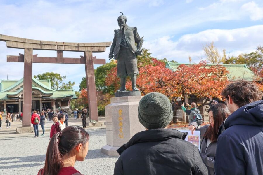 5-Hour Osaka Highlights Bike Tour with Lunch - Reaching Osaka Castle Park: breeze, photos, and the best angle