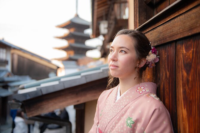 A Privately Guided Photoshoot in Beautiful Kyoto by a Pro - Gion Lanes, Shrines, and Temple Details for Photos