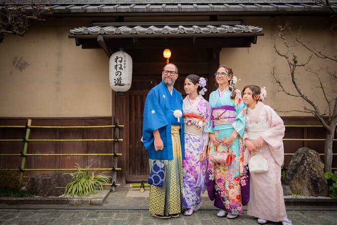 A Privately Guided Photoshoot in Beautiful Kyoto by a Pro - Maruyama Park, Ninenzaka, and Yasaka Pagoda Views