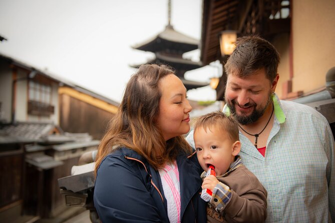 A Privately Guided Photoshoot in Beautiful Kyoto by a Pro - Pose Coaching, Candid Moments, and Props That Add Variety