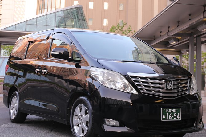 [Airport Transfer] Smoothly move between Sapporo and New Chitose Airport with a private car! one way - Meeting your driver in a busy terminal without playing guessing games