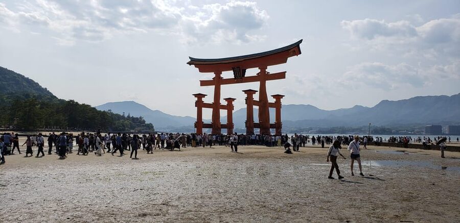 Amazing Hiroshima: Private City Tour with a Local Guide - Itsukushima Shrine and the floating torii, what to look for