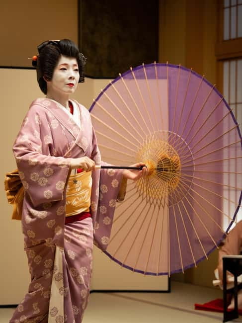 Asakusa: Geisha Performance and Tea House Experience - The main show: live shamisen and geisha dance