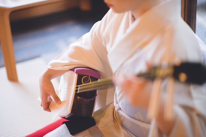 Authentic Kyoto Gion Geisha/Maiko Cultural Experience - Hanamikoji Street, 15 minutes that set the mood