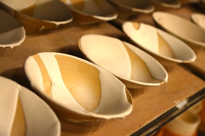 Authentic Pure Gold Kintsugi Workshop with Master Taku in Tokyo - Options at a Glance: Shuurushi, Black and Gold, or Yobitugi