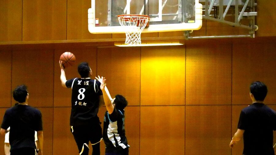Basketball in Osaka with local players! - Locker Room and Showers: The Practical Finish