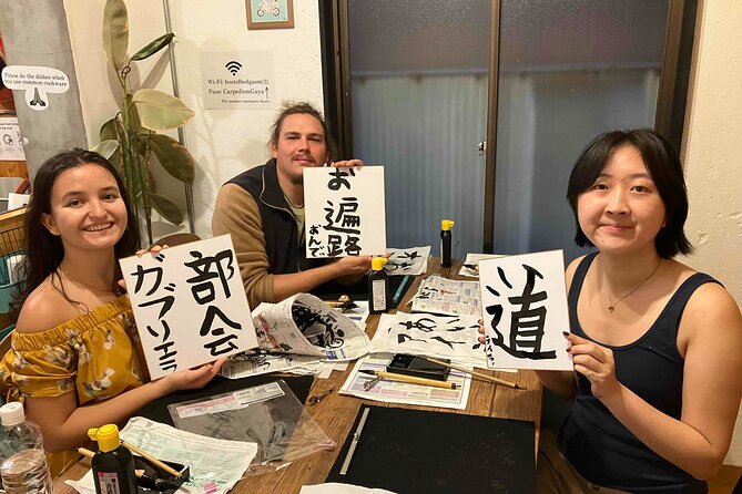 Calligraphy Culture SHODO Experience in Tokyo - First you get the fundamentals: posture, brush grip, and line control