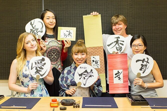 Daruma Workshop by Making your Own Japanese Souvenir in Shinjuku - What happens during the daruma-making session