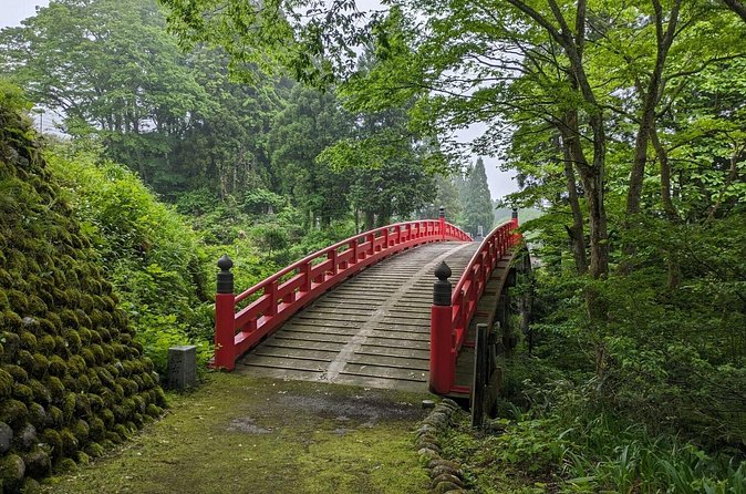 Day Tour from Kanazawa OR Toyama: Snow Wall and Mysterious Valley - Timing, cold, and how to be comfortable on snowfields