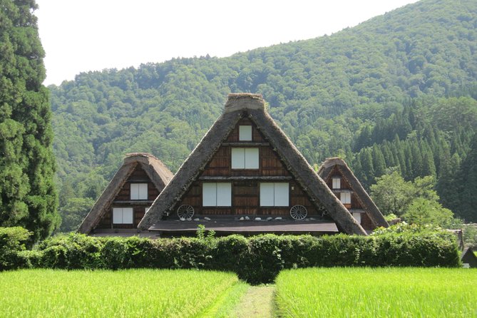 [Day trip bus tour from Kanazawa Station] Weekend only! World Heritage Shirakawago Day Bus Tour - Meeting time, bus route, and what the guide does for you