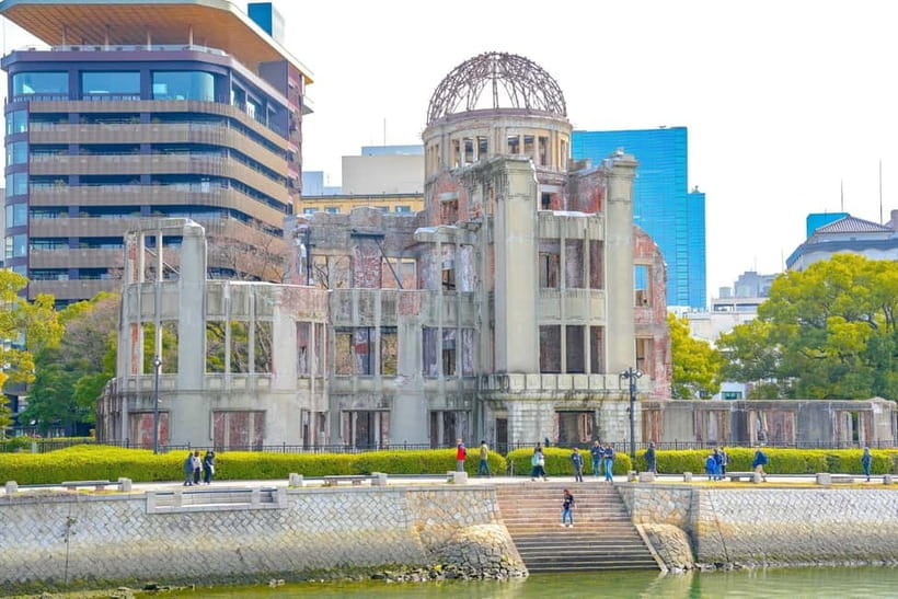Day Trip to Hiroshima & Miyajima with Itsukushima Shrine - Floating torii and photo reality: what to do with your camera