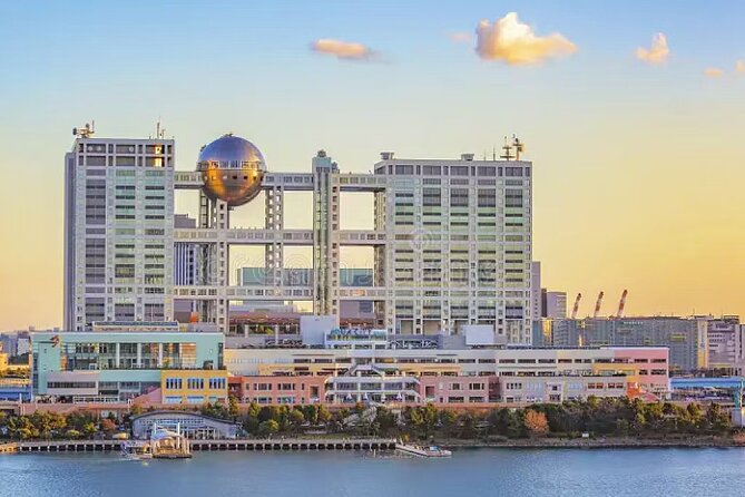 Dinner Cruise with Show, Beef Sukiyaki, Drink, Tokyo Tower Option - The Show on Board: Shamisen Performance in a Confined, Fun Setting