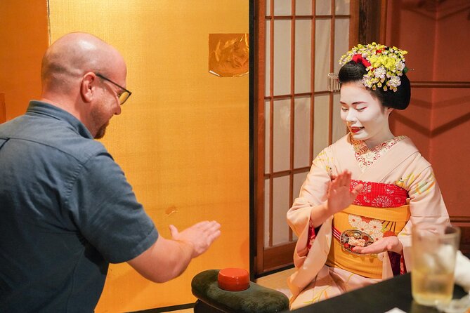Dinner with Maiko in a Traditional Kyoto Style Restaurant Tour - The maiko and geisha moment: why it works better with a guide
