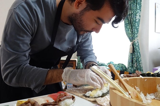 Experience all of Japanese culture and Japanese food experience classes "origami, udon, Japanese food, green tea, calligraphy" in 4 hours - Udon from scratch: working the dough, then eating what you made
