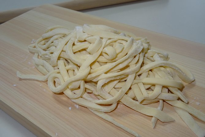 Experience all of Japanese culture and Japanese food experience classes "origami, udon, Japanese food, green tea, calligraphy" in 4 hours - Sushi, gyoza, tempura lunch, plus free sake, beer, and shochu