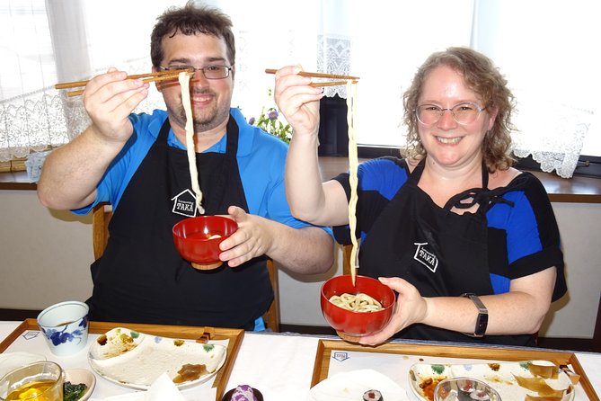 Experience all of Japanese culture and Japanese food experience classes "origami, udon, Japanese food, green tea, calligraphy" in 4 hours - The 4-hour flow: origami first, then udon, then the meal, then tea and calligraphy