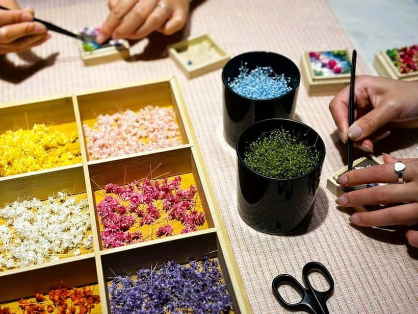 Experience Crafting a Flower-Adorned Mini Japanese Garden - The 90-Minute Flow, From Cafe Welcome to Diorama Details