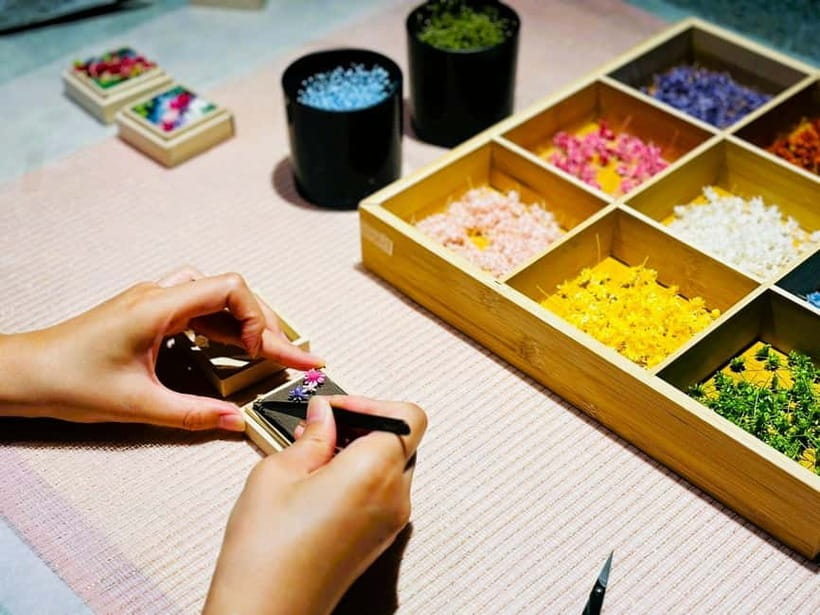 Experience Crafting a Flower-Adorned Mini Japanese Garden - Preserved and Dried Flowers, and Why the Technique Matters
