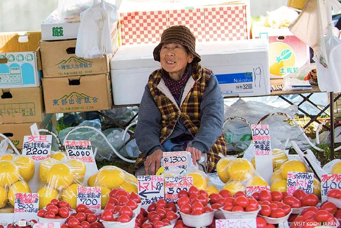 Experience the energy of Kochi: Sunday Market Tour includes Kochi Castle - Why the Sunday Market hits harder than you expect