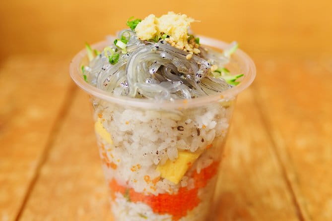 First time in Kamakura? Enjoy a Tour of All Must-sees! - Stop 3: Komachi Street for snacks and real shopping time