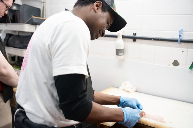 Fish Cutting workshop in Kyoto Japan - Fish cutting at Kimura Fresh Fish, Kyoto market style