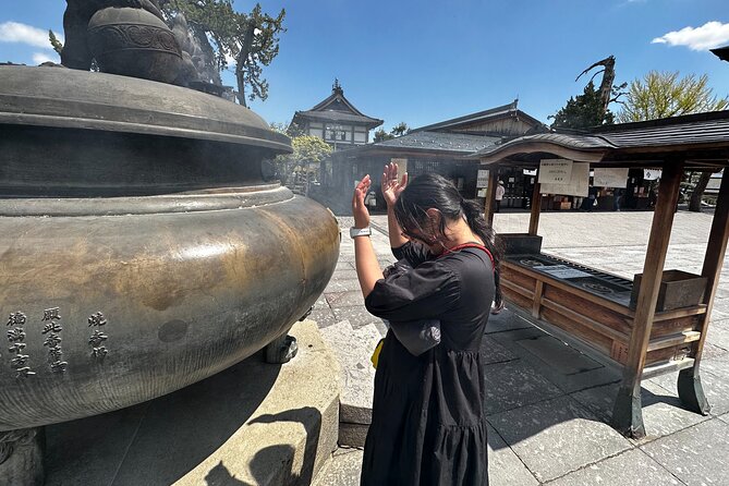 Food & Cultural Walking Tour around Zenkoji temple in Nagano - Zenkoji Context: How the Guide Turns Temple Signs into Meaning