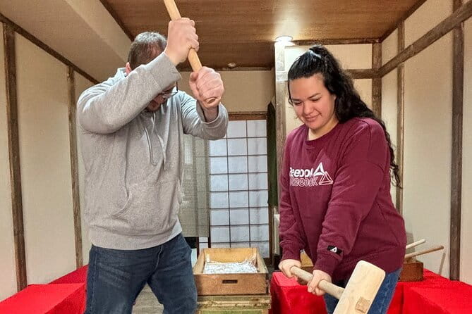 【For adult】Traditional Mochi Pounding Experience with Tasting - Mochi Pounding in Dotonbori: Where the Class Lives and What the Hour Feels Like