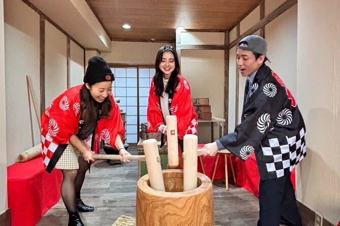 【For adult】Traditional Mochi Pounding Experience with Tasting - From Steamed Glutinous Rice to Mochi Dough: The Core Hands-On Steps