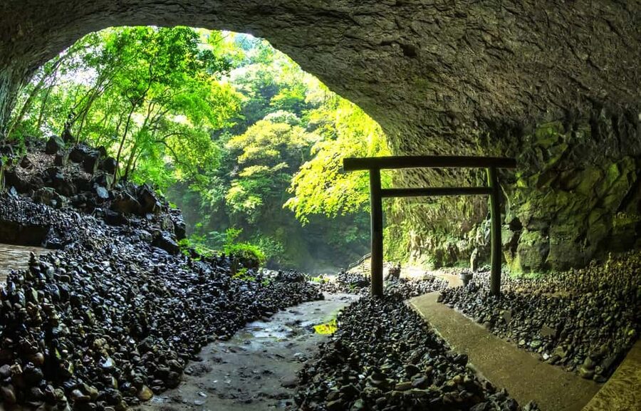 From Fukuoka: Miyazaki, Takachiho Gorge and Shrines Day Tour - A 10-hour Myth and Waterfall Day from Fukuoka