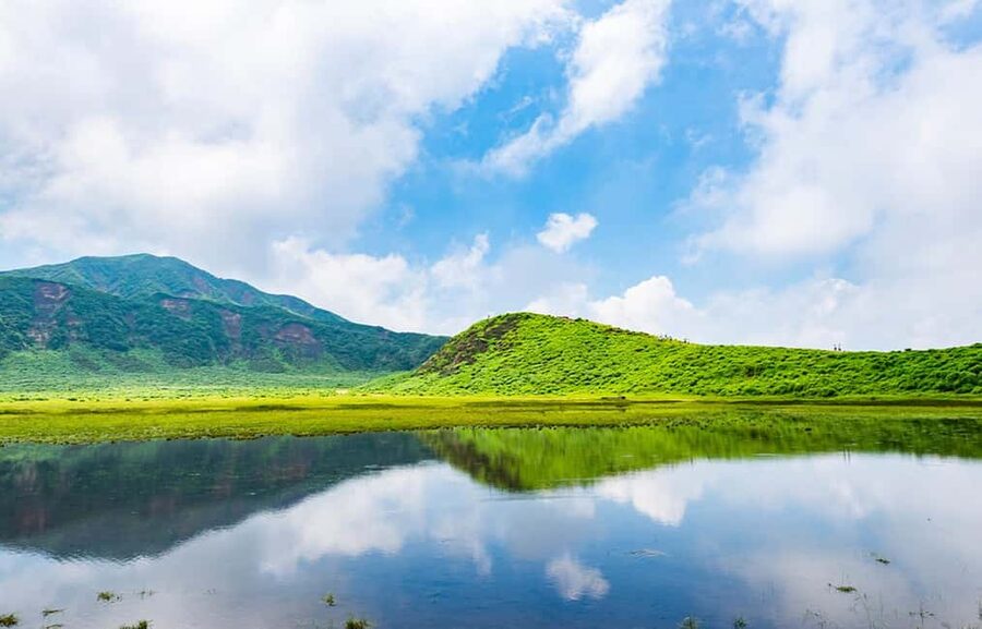 From Fukuoka: Mount Aso, Kurokawa Onsen, and Shrine Tour - Guides and languages: what you gain from the shared-group format