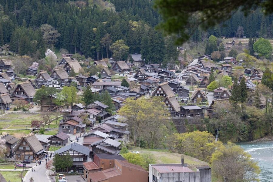 From Kanazawa/Toyama: Shirakawago and Takayama Day Tour - Shirakawa-go: UNESCO farmhouses, guided time, and winter reality