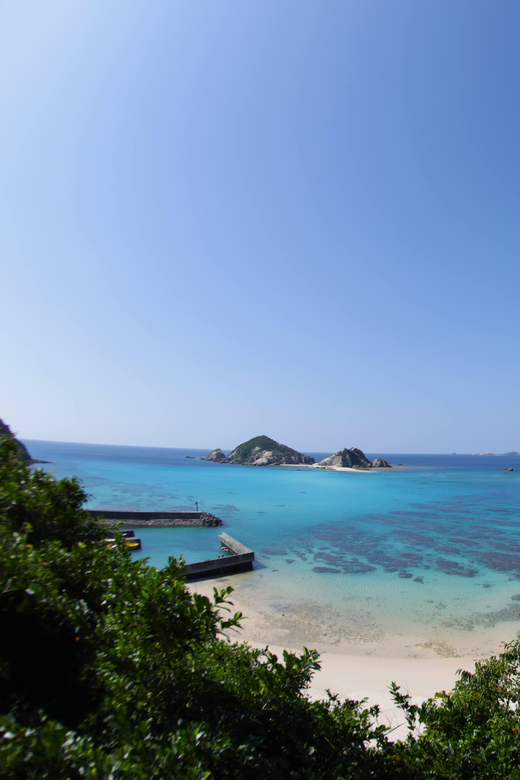 From Naha: Snorkeling Tour to Kerama by Ferry - From beach to snorkeling boat: what the instructor setup means